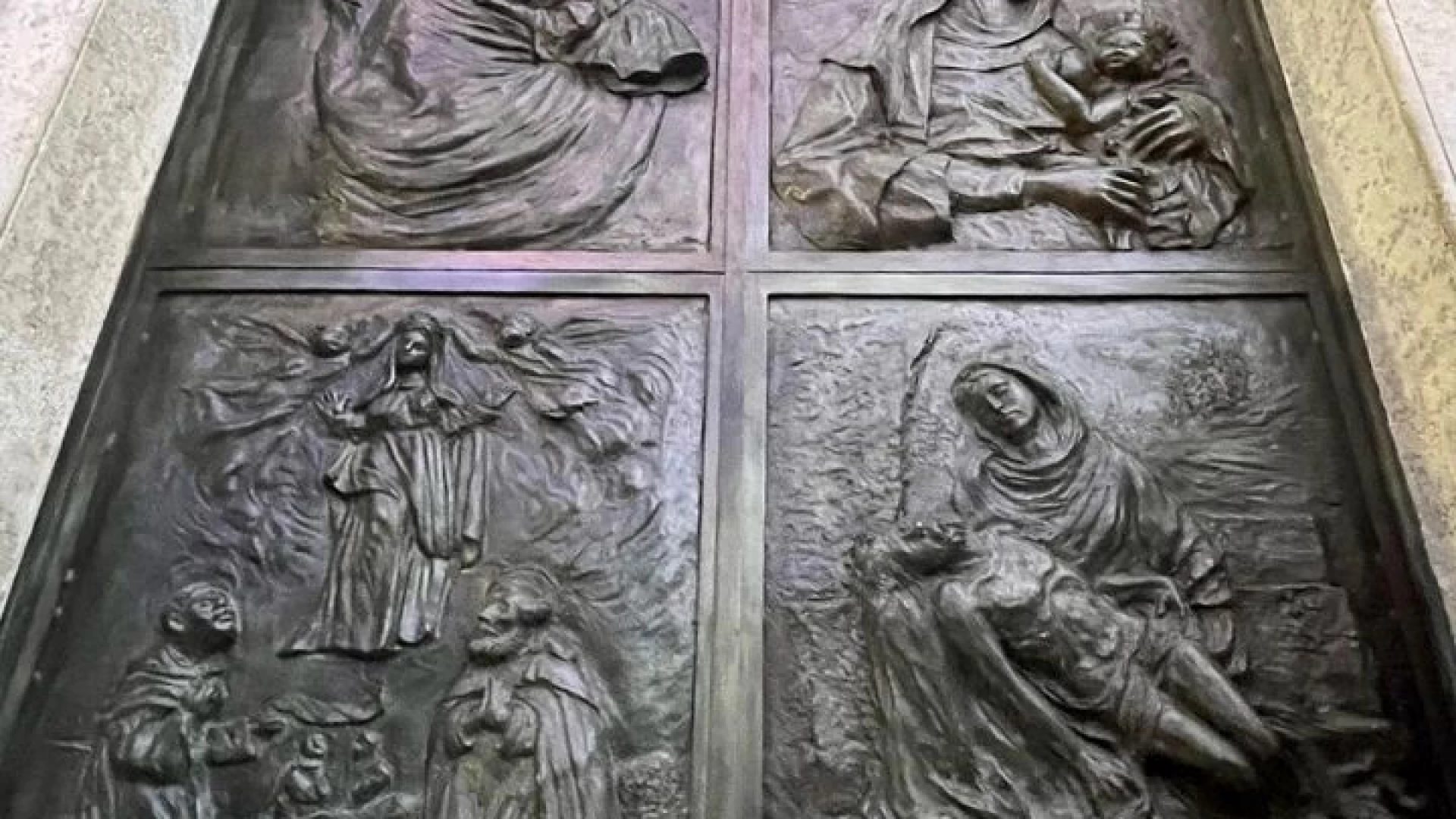 Castelpetroso: inaugurata la porta bronzea della chiesa di Santa Maria della Libera ad Indiprete.